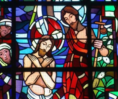 Baptism stained-glass-windows-1092850_1280